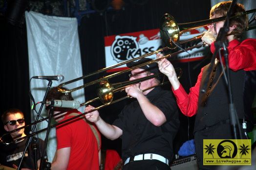 Ken Guru + The Highjumpers (D) It-s Skatime - Kassablanca, Jena 02. Dezember 2006 (13).JPG